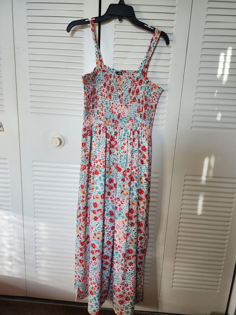 NWOT. Calstyle Floral Smocked and Lined Maxi Dress (M)